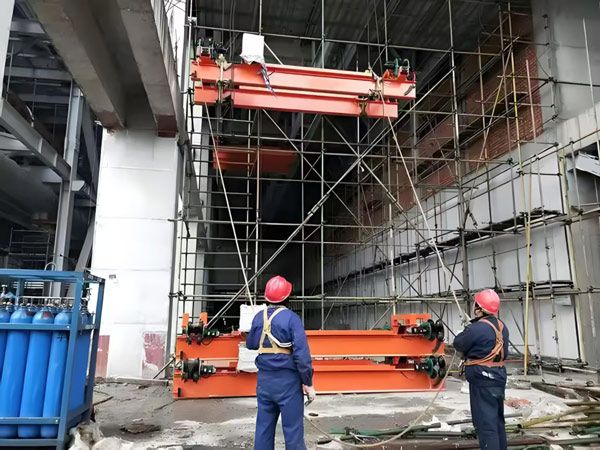 過軌起重機  